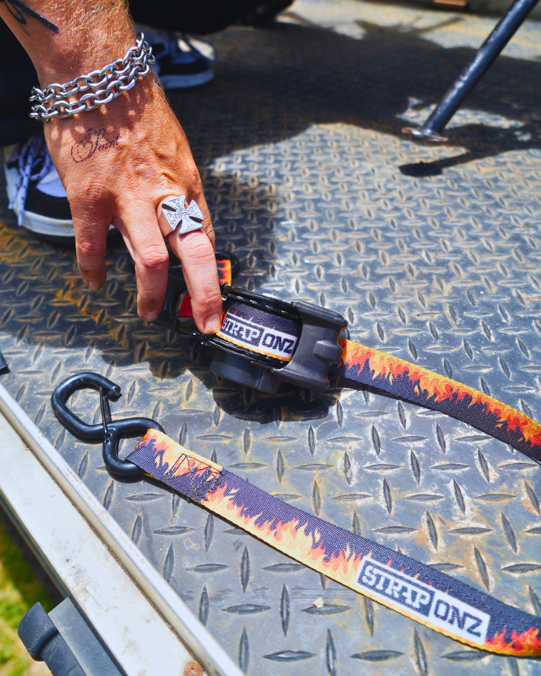 Strap Onz™ 25mm x 3m Retractable Ratchet Straps - 2 Pack